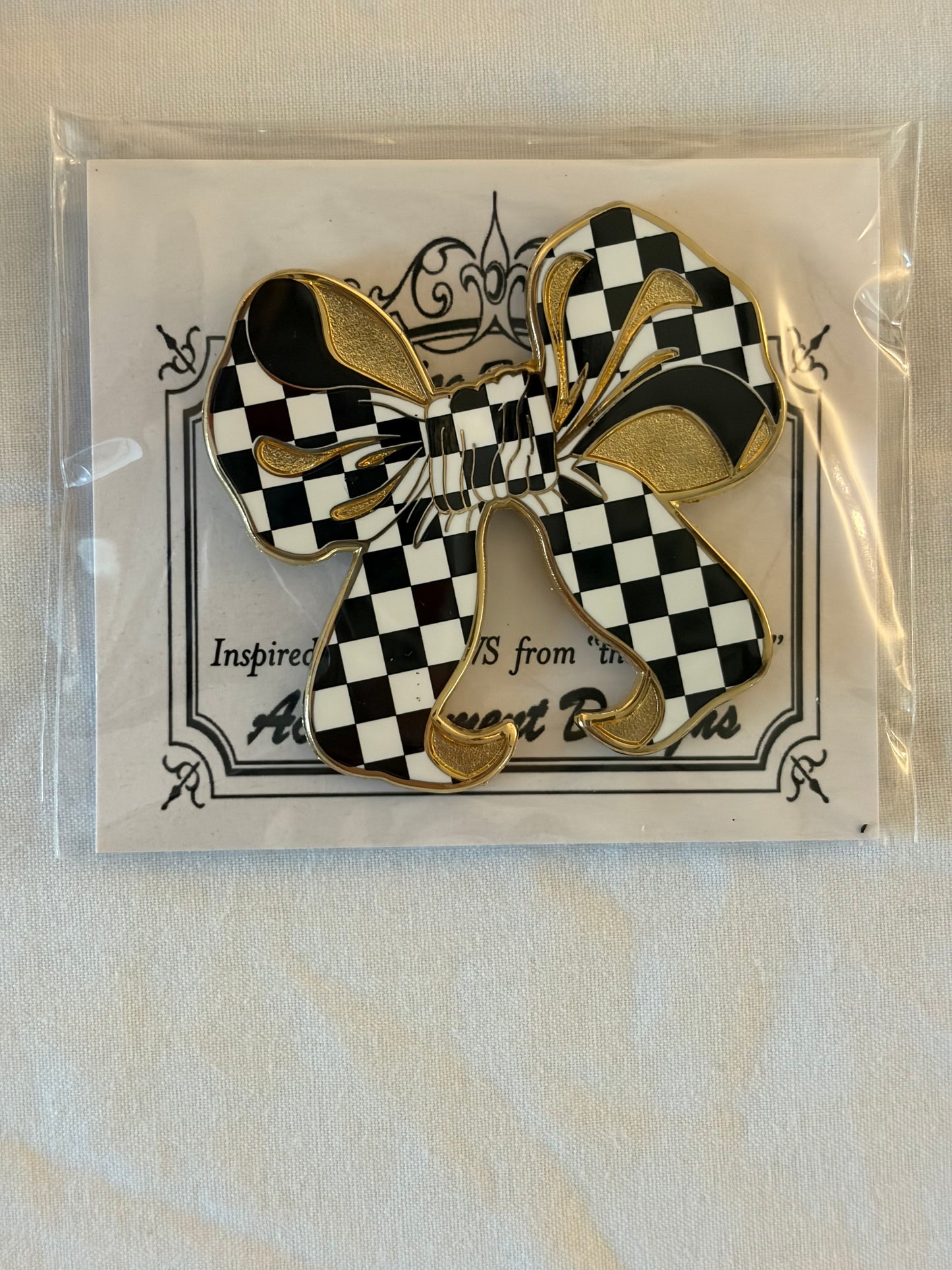 Black & White Bow Needle Minder
