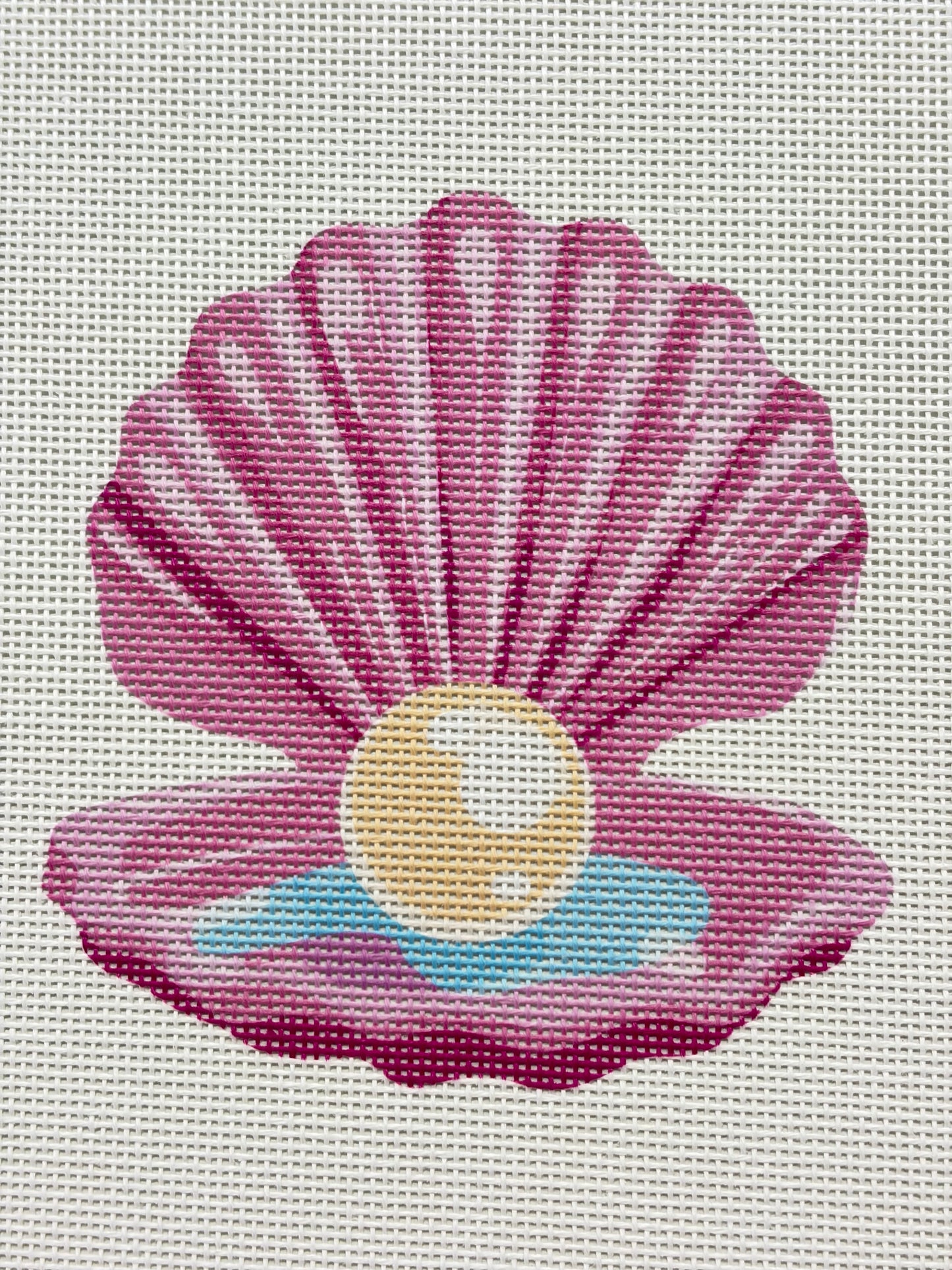 CLAM SHELL WITH PEARL