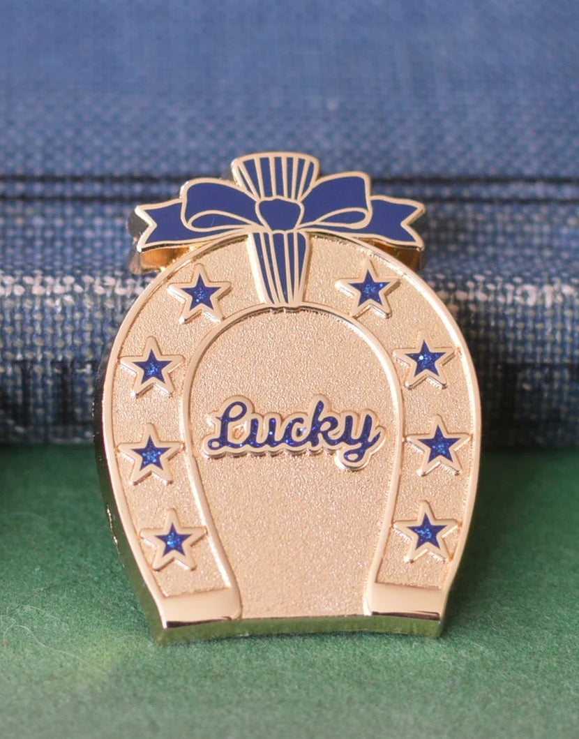 Lucky Horseshoe - Sapphire Glitter Needle Minder
