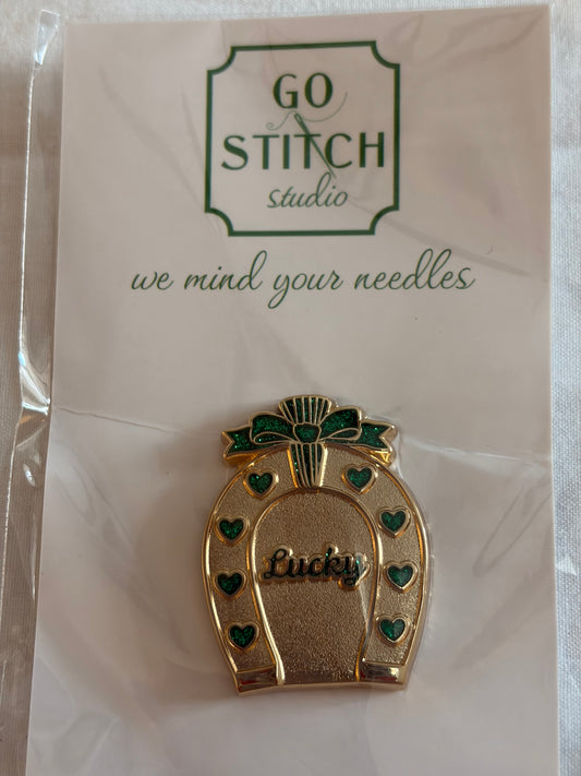 Lucky Horseshoe - Emerald Glitter Needle Minder