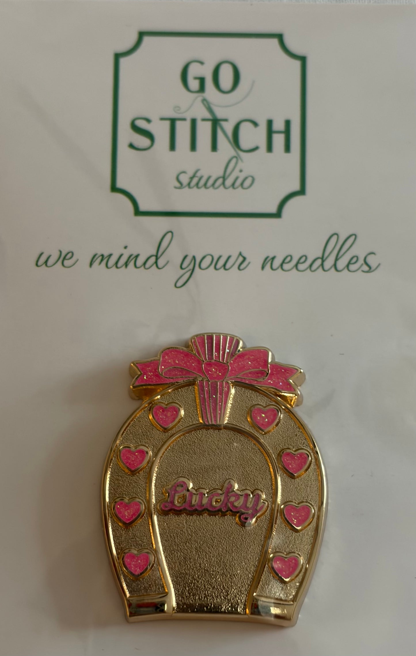 Lucky Horseshoe - Hot Pink Glitter Needle Minder