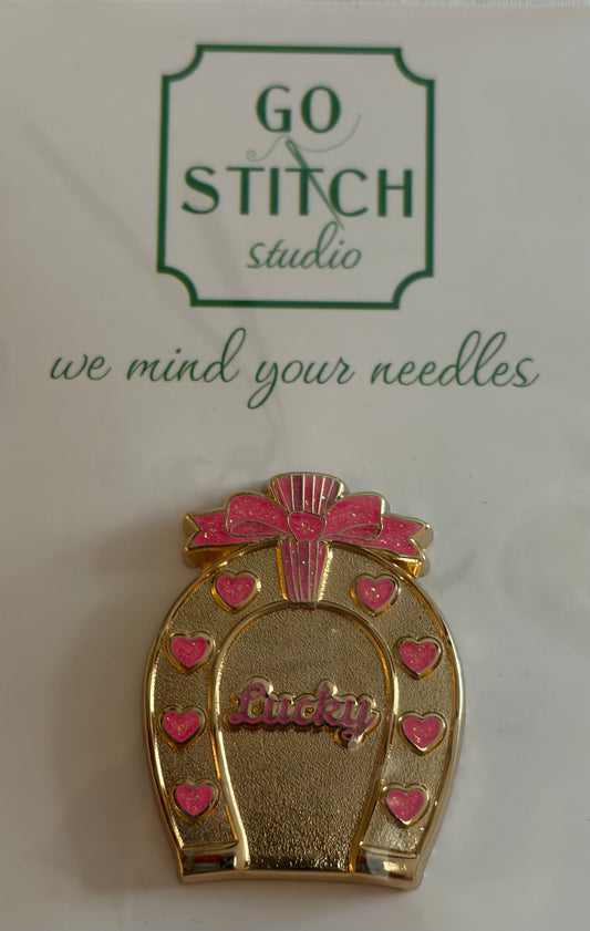 Lucky Horseshoe - Hot Pink Glitter Needle Minder