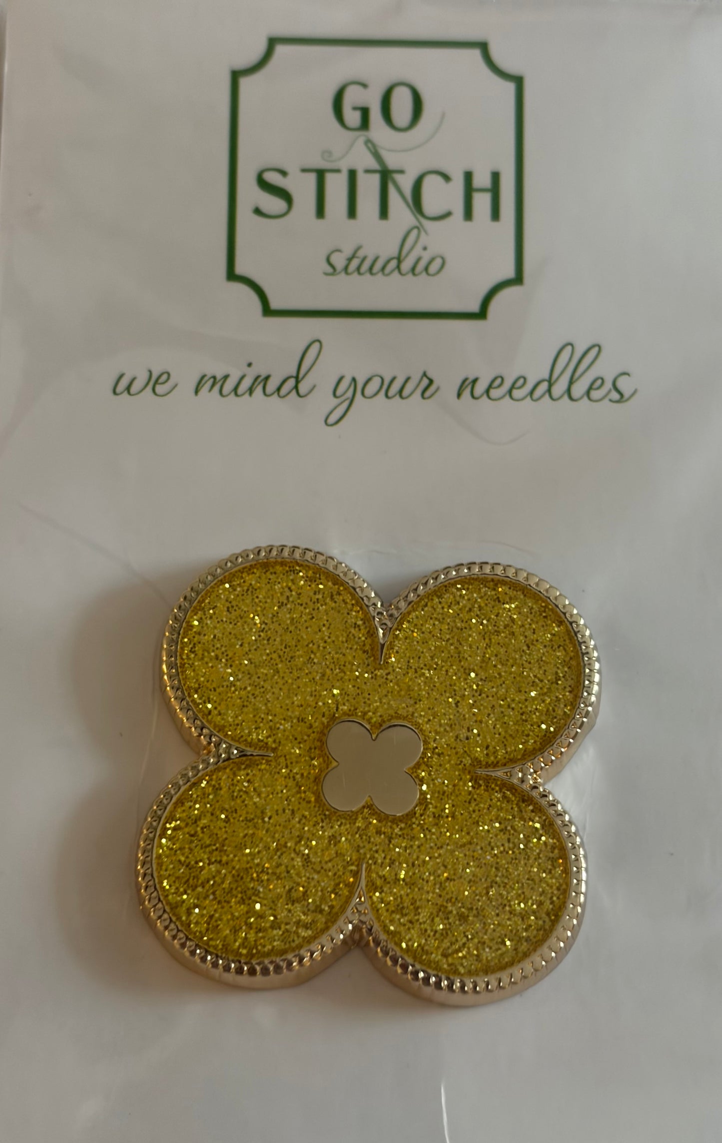 Gold Glitter Clover Needle Minder