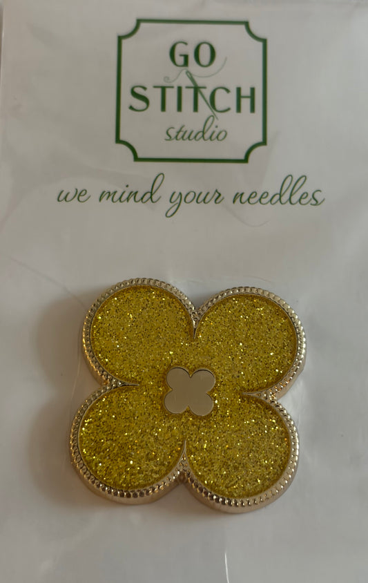 Gold Glitter Clover Needle Minder
