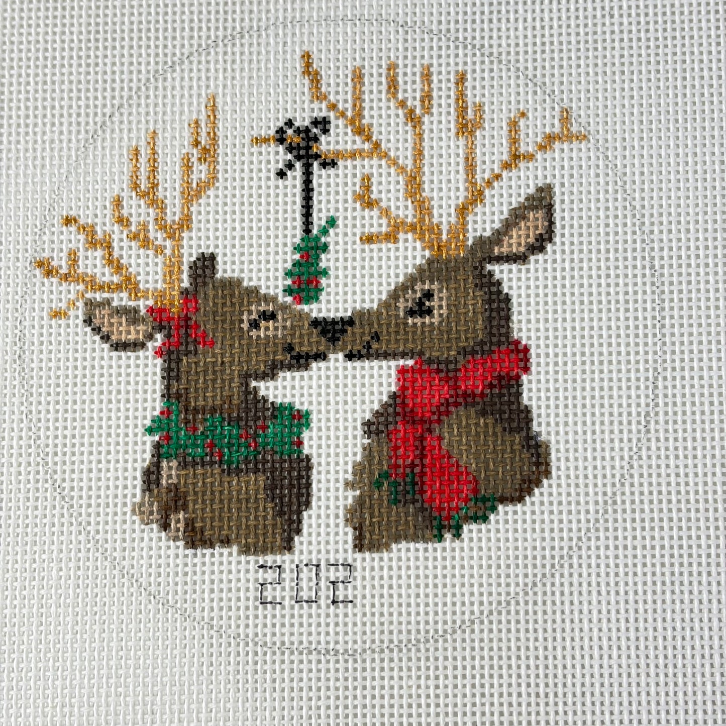 KISSING REINDEER