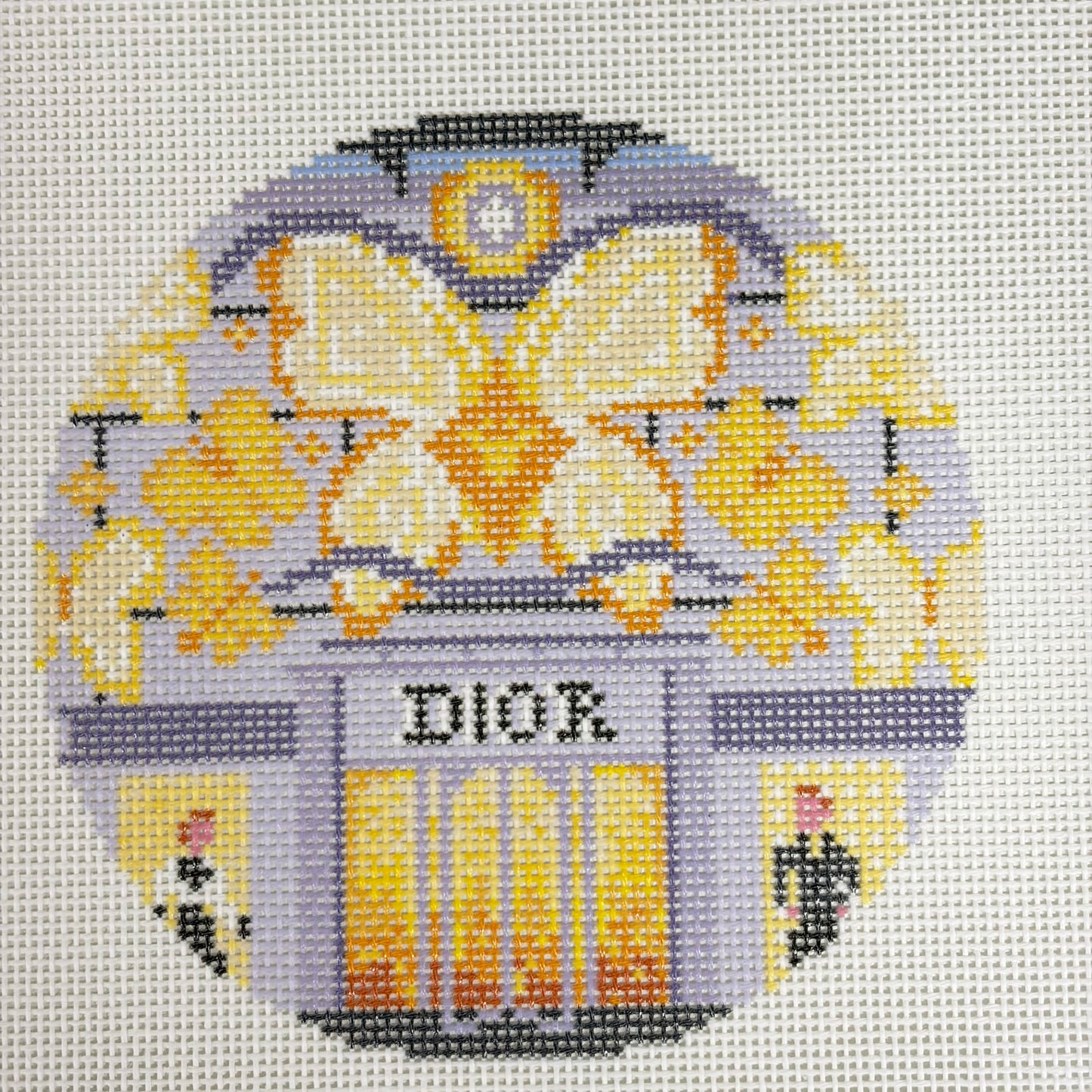 DIOR STOREFRONT-ROUND