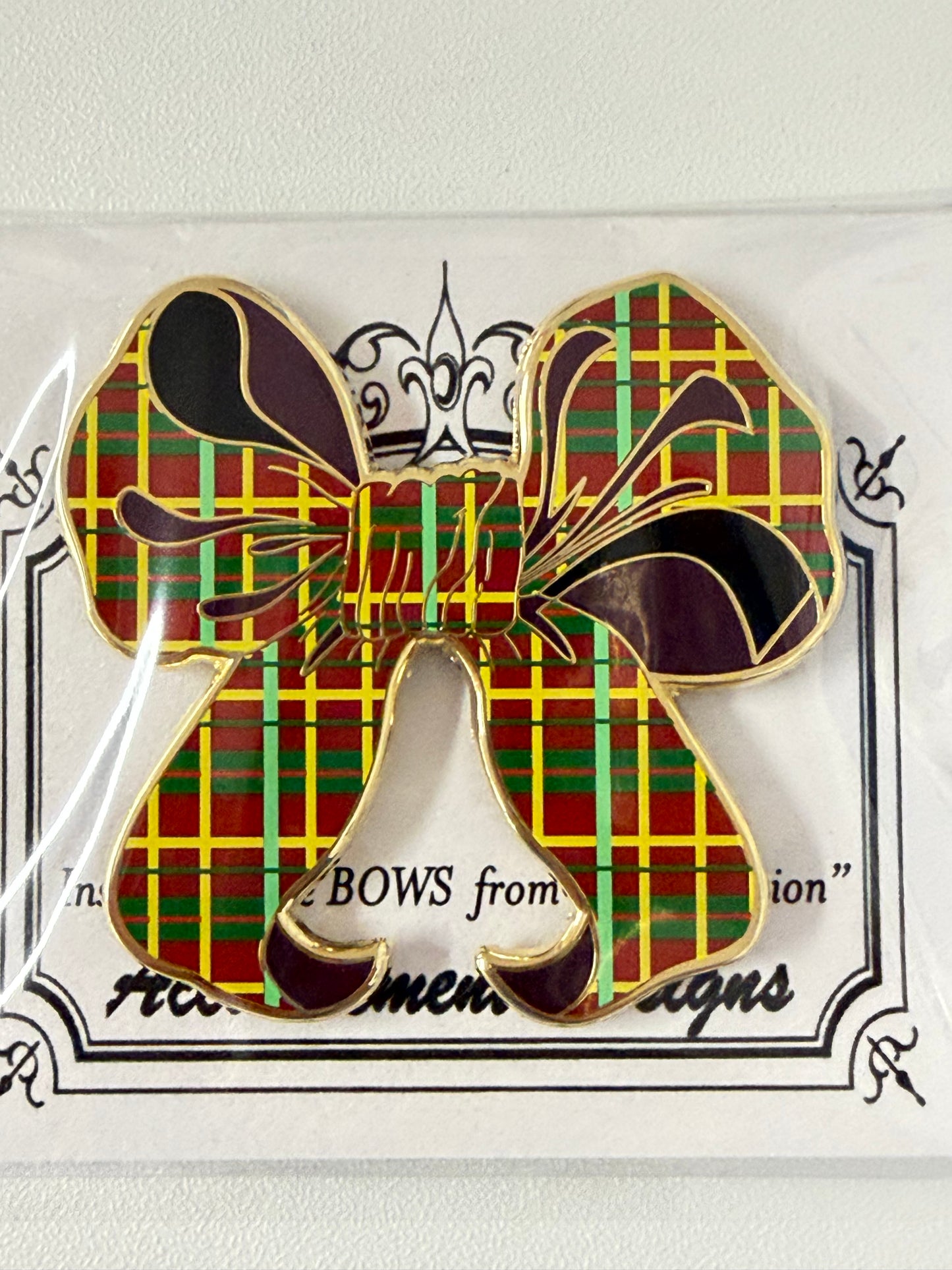 HOLIDAY PLAID BOW NEEDLE MINDER