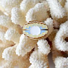 Scallop Pearl Needle Minder